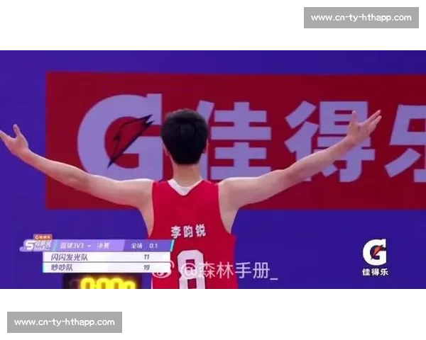 李昀锐邢武篮球路透释出！红色球服点燃体育生荷尔蒙风暴